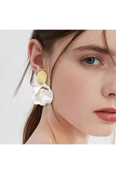 Hector&Co. Jewellery Parlak Beyaz Akrilik Vintage Gül Yapraklı Çiçek Küpe ürün görseli 1