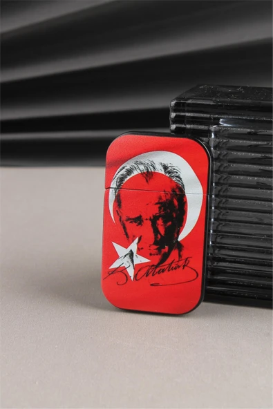 Silvio Monetti Mustafa Kemal Atatürk Ve Türk Bayrağı - Özel Tasarım Metal Çakmak - Gazlı Kapaklı Çakmak SM132TATA0004 ürün görseli 1