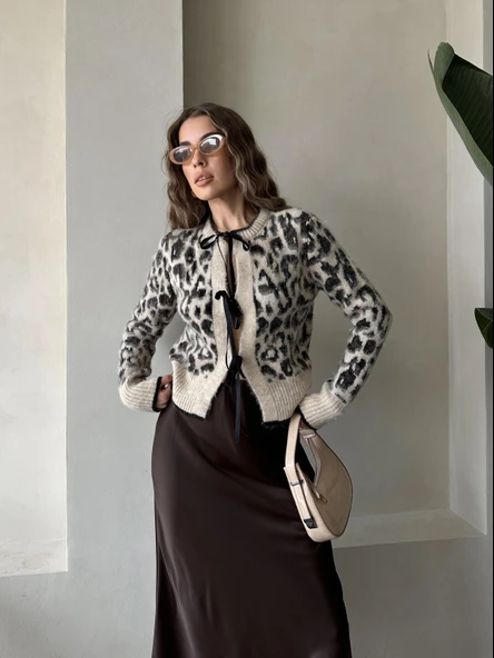 Önü Bağcıklı Leopar Hırka Bej - Resim 3