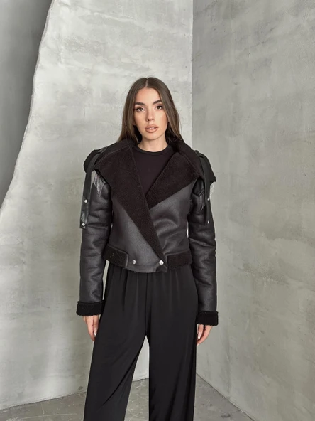 Peluşlu Zincir Detaylı Deri Mont Siyah ürün görseli 1