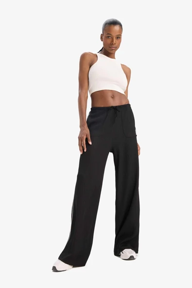 Defacto D8804 Siyah DeFactoFit NBA Miami Heat Wide Leg Çift Cepli Geniş Paça Standart Boy Krinkıl İnce Sporcu Pantolon ürün görseli 1