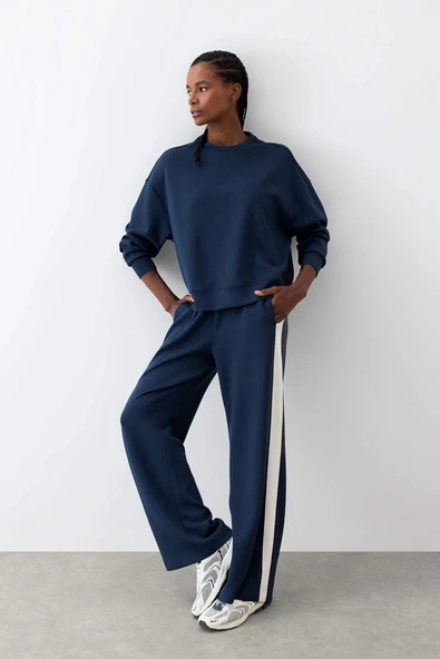 Defacto E8956AXNV165 Lacivert DeFactoFit Wide Leg Geniş Paça Standart Boy Modal Soft Touch Pantolon ürün görseli 1