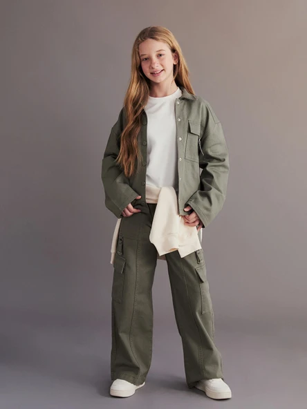 LCW Kids Haki Geniş Paça Gabardin Kız Çocuk Kargo Pantolon ürün görseli 1