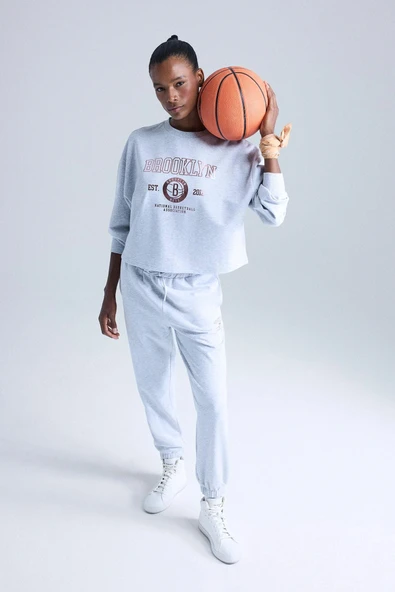 Defacto E8864AXGR421 Gri DeFactoFit NBA Brooklyn Nets Standart Fit Cepli Sporcu Jogger Eşofman Altı ürün görseli 1