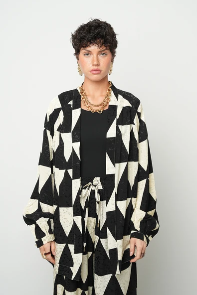 Kadın Geometrik Üçgen Desenli Modern Oversize Kimono ürün görseli 1