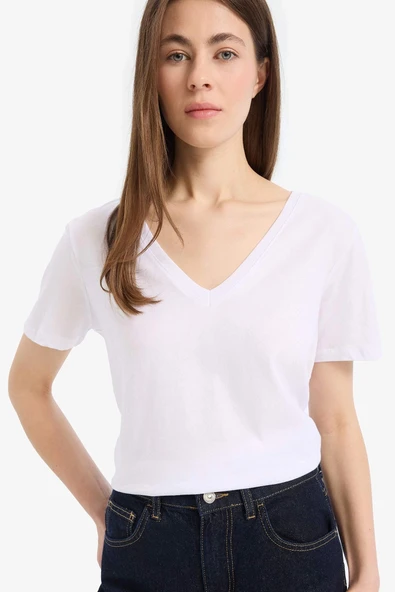 Defacto W9578 Beyaz %100 Pamuk Regular Fit V Yaka Basic Düz Kısa Kollu Beyaz Tişört ürün görseli 1
