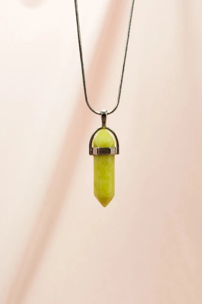 Peridot Doğal Taşı Zincirli El Yapımı Tasarımlı Kolye Uç: 3,5 cm Zincir: 20 cm Kutulu ürün görseli 1