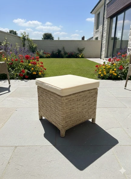 LİV Concept Bahçe Ve Balkon İçin Minderli Hasır Görünümlü Rattan Puf - Krem ürün görseli 1