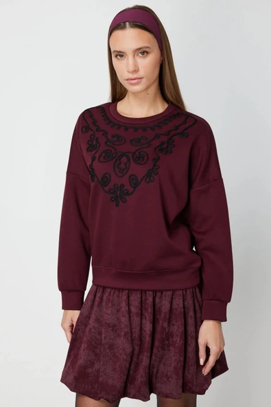 On Fashion Kadın Yakası İşlemeli Bordo Sweatshirt 66357 ürün görseli 1