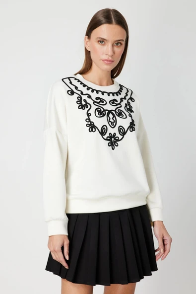 On Fashion Kadın Yakası İşlemeli Ekru Sweatshirt 66357 ürün görseli 1