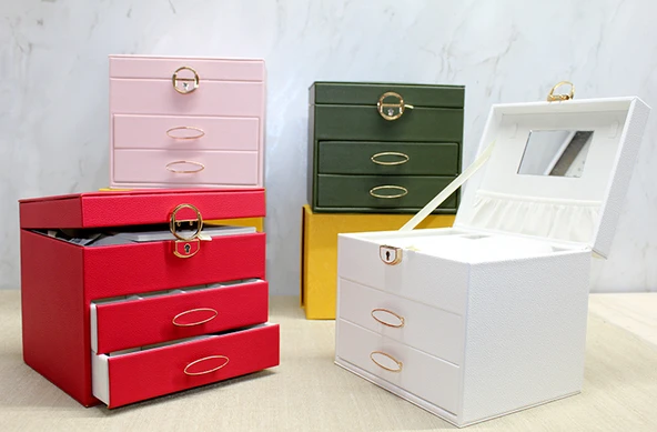 17x20 cm Deri Kaplamalı Makyaj Ve Takı Kutusu ürün görseli 1