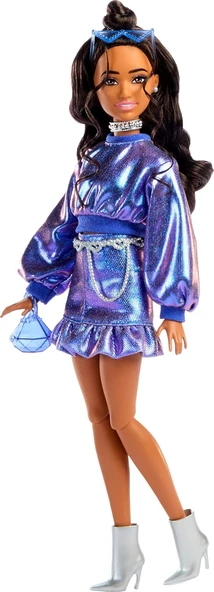 Barbie Stil İkonu Bebek, Dalgalı Kahverengi Saçlarıyla Metalik Mavi Bluz Ile Etek Giyen Ve Gümüş Müc ürün görseli 1