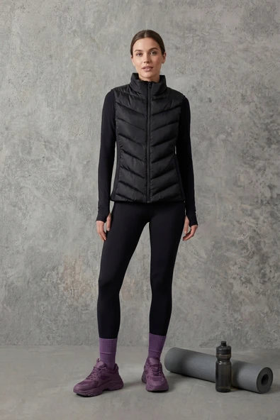 Siyah Kapitone Kolsuz Slim Fit Dik Yaka Fermuarlı Cepli Kadın Şişme Yelek ürün görseli 1