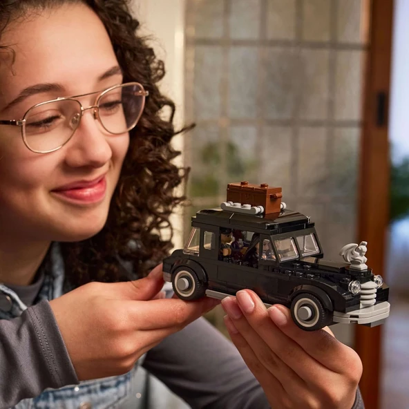 Lego 76786 Wednesday Morticia’Nın Evi - Resim 4