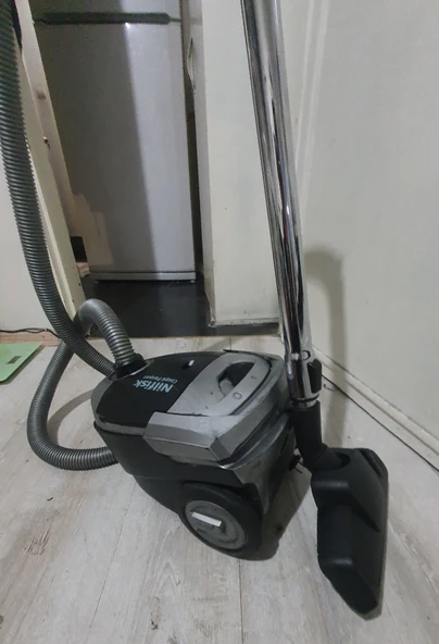 Nilfisk coupe parquet toz torbali süpürge ikinci el sağlam 1800 watt ürün görseli 1
