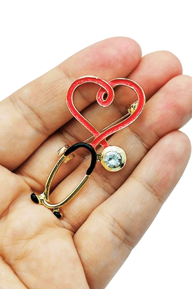 HeartCare Kalp Steteskop Broş – Sağlığın ve Sevginin Simgesi ürün görseli 1