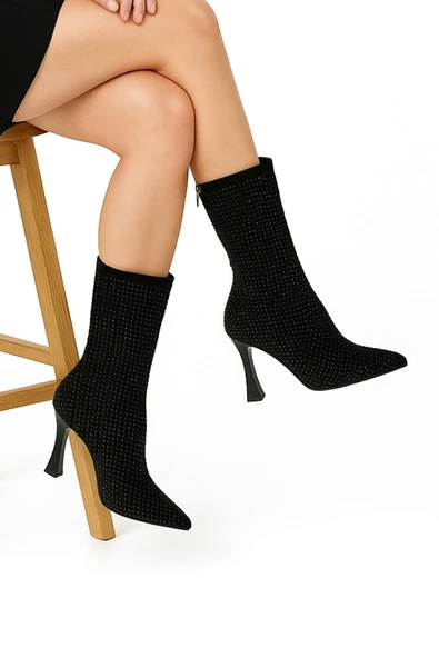 Erkan Saçmacı Nell Siyah Süet Taşlı Sivri Burun Fermuarlı İnce Topuklu Abiye Yarım Çizme ürün görseli 1