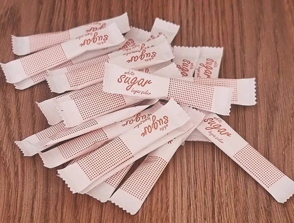 Self stick şeker kırmızı sugar logolu Net: 3 kg. ( 3 gr.e x 1000 ad.e) ürün görseli 1