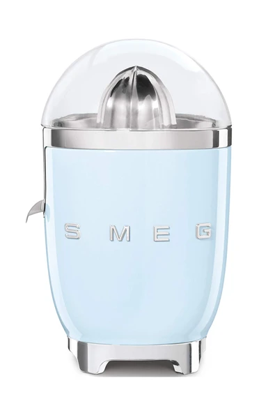 Smeg, Elektrikli Narenciye Sıkacağı CJF01PBEU, Manuel Pres, Damlatmaz Borulu ve Üniversal Koni, Kaymaz Taban, Entegre Kablo Makarası, 70W, Gök Mavisi ürün görseli 1