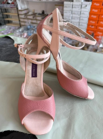 Pembe Rüya Dokulu Elegan TANGO DANS VE SALON AYAKKABISI 8,5 CM 13 PONT KONİ MODEL TOPUK KAPALI ürün görseli 1