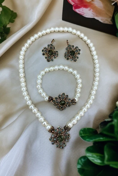 Kristal Taşlı Çiçek Figürlü İnci Kolye Küpe ve Bileklik Seti ürün görseli 1