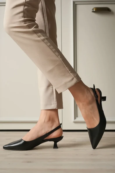 Kadın Siyah Sivri Burun Slingback Kısa Topuklu Ayakkabı TR20MS04A ürün görseli 1