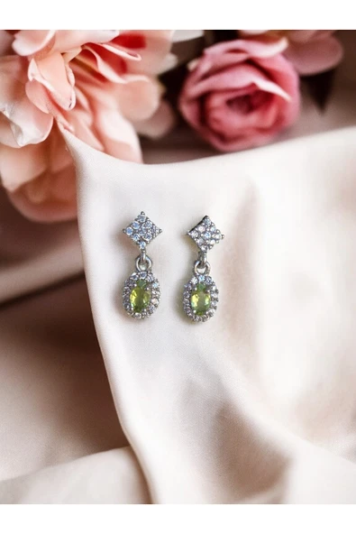 Oval Kristal Taşlı Minimal Beyaz Altın Kaplama Küpe ürün görseli 1