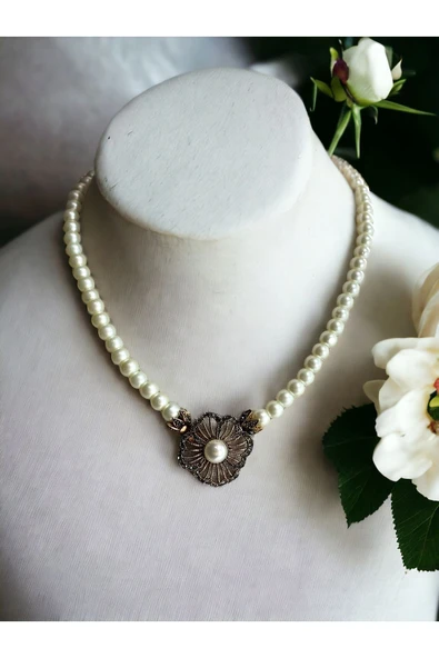 Black Diamond Swarovski Taşlı Çiçek Figür İnci Kolye ürün görseli 1