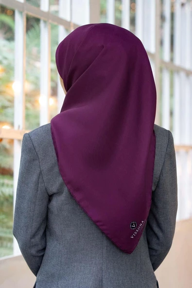 %100 Twill İpek Düz Şarabi Renkli Daha Tok Exclusive Serisi 90x90 Eşarp Dikim Şekli : El Dikişi ürün görseli 1