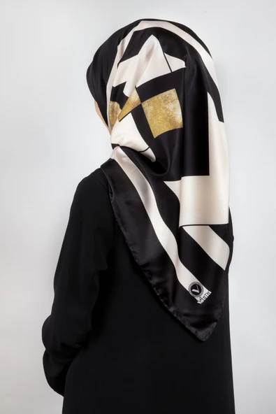 Twill Çizgili ve Gold Desenli Siyah Renkli 90x90 Eşarp (İpek İçermez) Kenar Dikiş Şekli El Dikişli ürün görseli 1