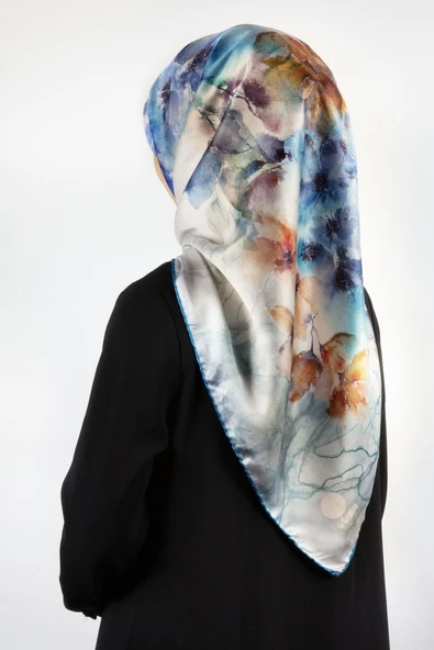Rayon Sulu Boyalı Çiçek Desenli Saks Renkli 90x90 Eşarp (İpek İçermez) Dikim Şekli : El Dikişi ürün görseli 1