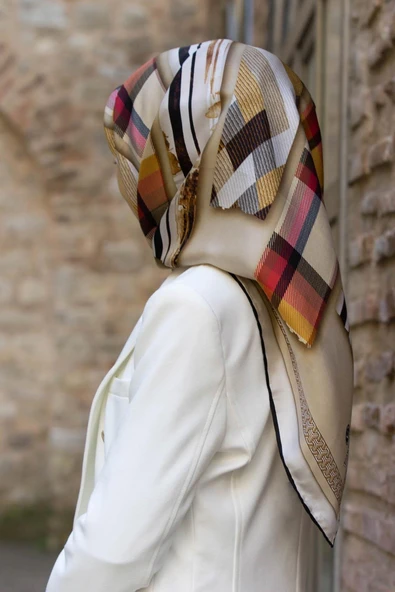 %100 Twill İpek Ekose Desenli Taş - Kırmızı Renkli 90x90 Eşarp Dikim Şekli : El Dikişi ürün görseli 1