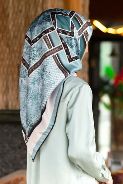 Twill Geometrik Desenli Petrol Yeşili Renkli 90x90 Eşarp (İpek İçermez) Kenar Dikiş Şekli El Dikişli ürün görseli 1