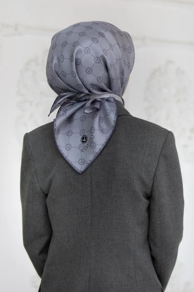 %100 Twill İpek Monogram Desenli Füme Renkli 90x90 Eşarp Dikim Şekli : El Dikişi ürün görseli 1