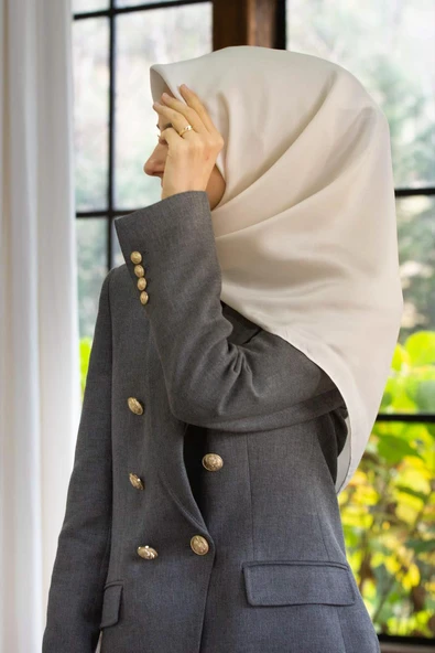 %100 Twill İpek Düz Ekru Renkli Daha Tok Exclusive Serisi 90x90 Eşarp Dikim Şekli : El Dikişi ürün görseli 1