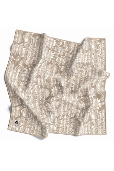 Twill Batik Şal Desenli Bej Renkli 90x90 Eşarp (İpek İçermez) Kenar Dikiş Şekli El Dikişli ürün görseli 1