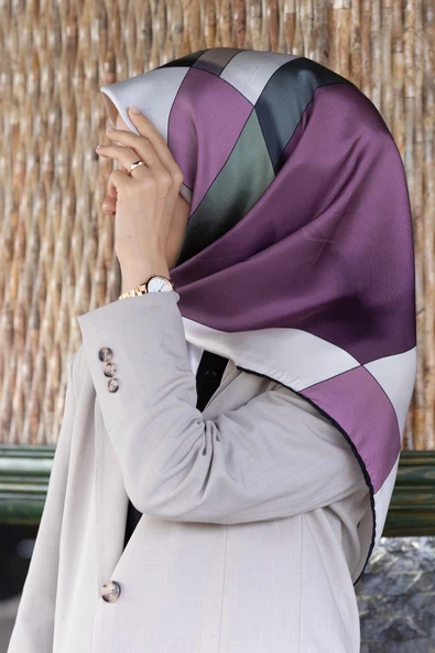 %100 Twill İpek Geometrik Desenli Gül Kurusu - Haki Renkli 90x90 Eşarp Dikim Şekli : El Dikişi ürün görseli 1