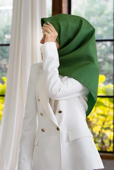 %100 Twill İpek Düz Benetton Yeşili Renkli Daha Tok Exclusive Serisi 90x90 Eşarp Dikim Şekli : El Dikişi ürün görseli 1
