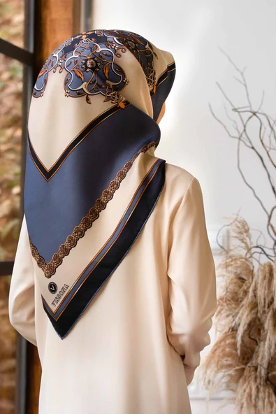 %100 Twill Barok Desenli İndigo - Lacivert Renkli 90x90 Eşarp Dikim Şekli: El Dikişi ürün görseli 1