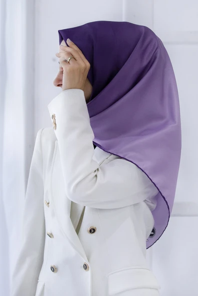 Twill Degrade Desenli Lila Renkli 90x90 Eşarp (İpek İçermez) Dikim Şekli : El Dikişi ürün görseli 1