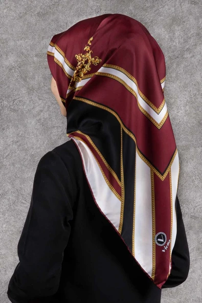 Twill Barok Desenli Bordo - Siyah Renkli 90x90 Eşarp (İpek İçermez) Dikim Şekli : El Dikişi ürün görseli 1