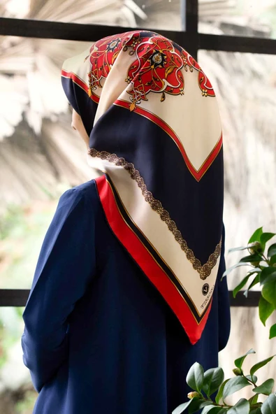 %100 Twill Barok Desenli Kırmızı - Lacivert Renkli 90x90 Eşarp Dikim Şekli: El Dikişi ürün görseli 1