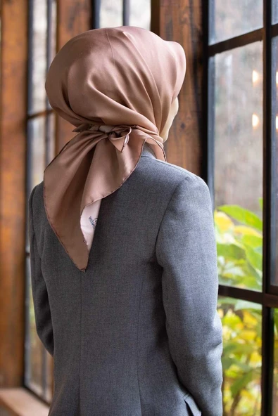 %100 Twill İpek Düz Soğan Kabuğu Renkli Daha Tok Exclusive Serisi 90x90 Eşarp Dikim Şekli : El Dikişi ürün görseli 1