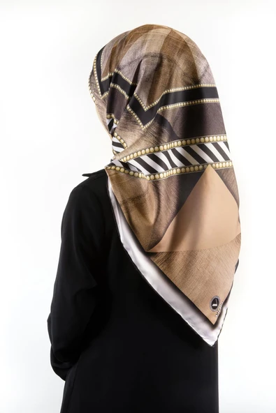 Twill Eskitme Desenli Bej Renkli 90x90 Eşarp (İpek İçermez) Kenar Dikiş Şekli El Dikişli ürün görseli 1