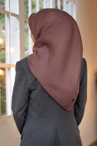 %100 Twill İpek Düz Gül Kurusu Renkli Daha Tok Exclusive Serisi 90x90 Eşarp Dikim Şekli : El Dikişi ürün görseli 1