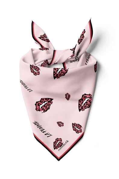 B77 Modabutik Dudak Desenli Bandana ürün görseli 1