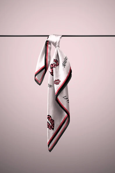 B77 Modabutik Dudak Desenli Bandana - Resim 5