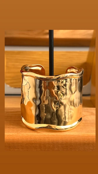 Gold model kadın modern kelepçe bileklik ürün görseli 1