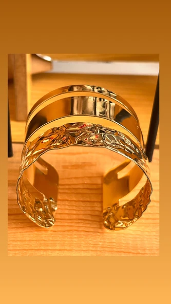 Gold renk kadın modern kelepçe bileklik ürün görseli 1