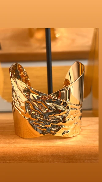 Gold renk kadın modern kelepçe kadın bileklik ürün görseli 1
